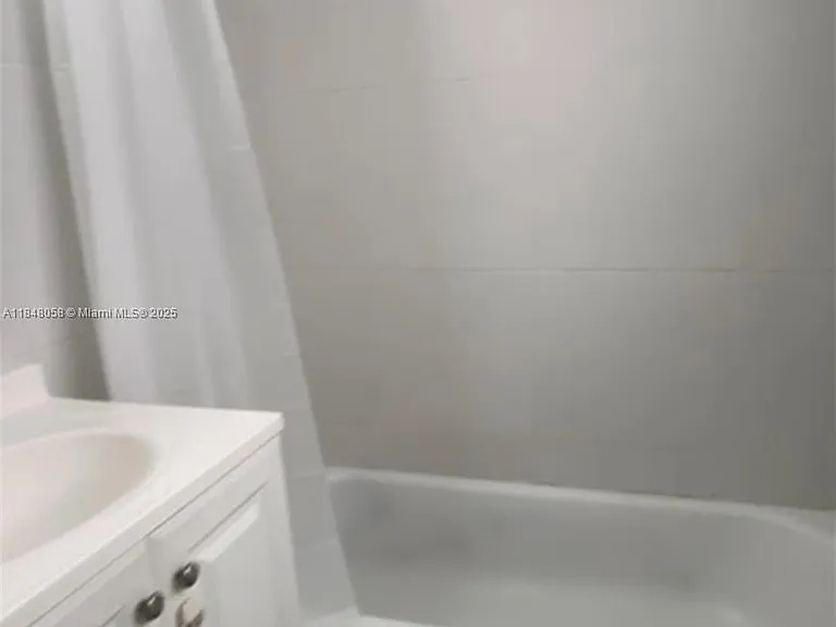 1611 Pennsylvania Ave #12A — Photo 3