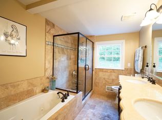 569 Garden Dr, Louisville, KY 40206