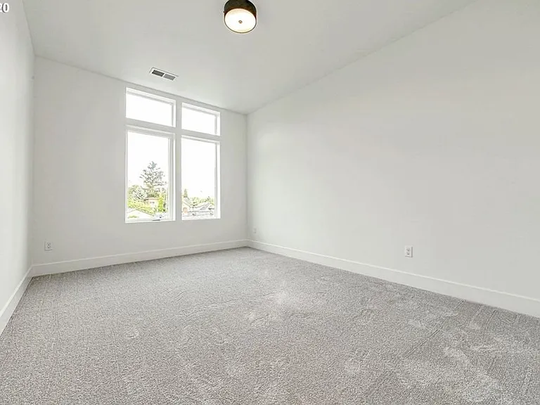 4559-4563 N Borthwick Ave — Photo 21