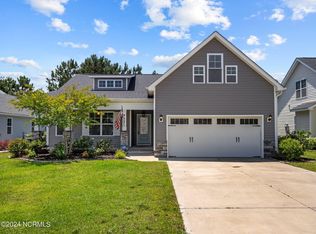 417 Pebble Shore Dr, Sneads Ferry, NC 28460