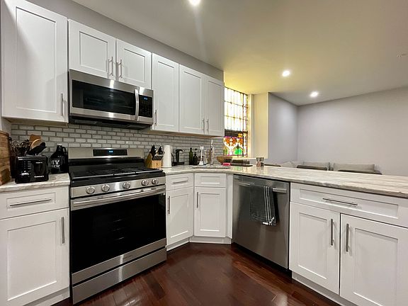 4th image of 300 Richmond St #11