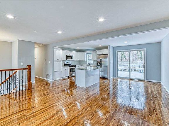 5th image of 37 Circle Dr N