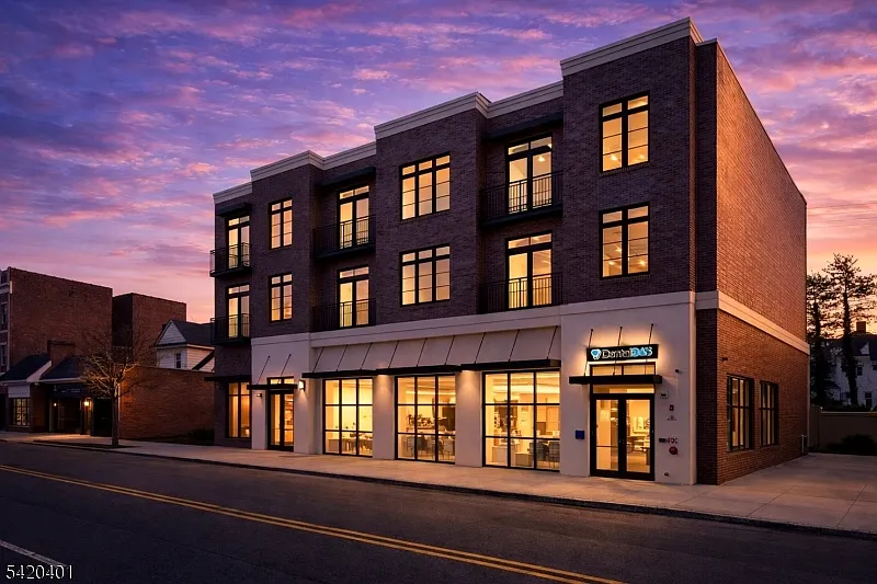 1 bed, 1.0 bath, $3,200 — Photo 2