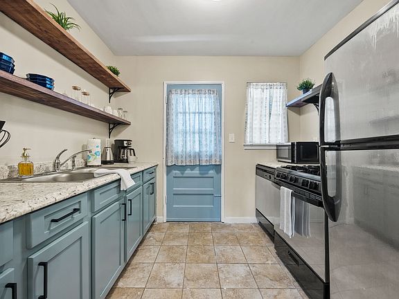 4th image of 2160 Lenox Rd NE #B1