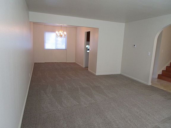 2nd image of 812 Briarwood Ct