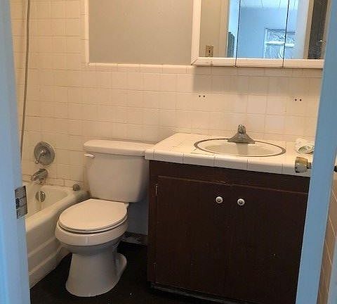 5th image of 569 En 16th St APT B