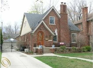 851 Lincoln Rd, Grosse Pointe, MI 48230