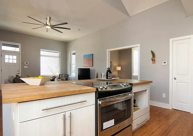 4540 Eastern Ave — Photo 5