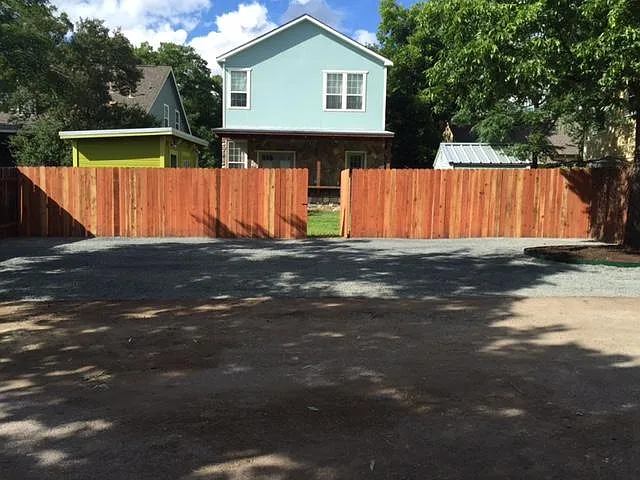 707 W 35th St — Photo 25