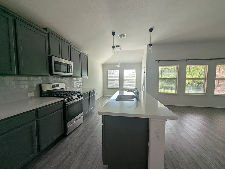 1740 Alamandine Ave — Photo 6