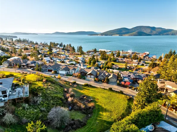 2707 17th Street, Anacortes, WA 98221