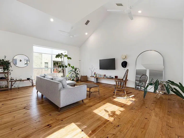 824 Ruthven St — Photo 18