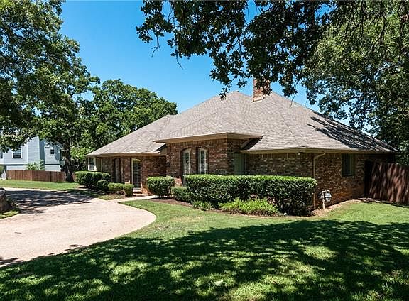 3rd image of 1307 Byars Dr