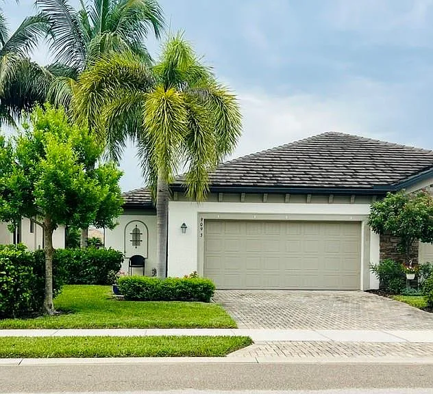 9093 Glenforest Dr — Photo 1