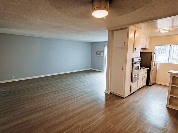 5th image of 545 N Hayworth Ave APT 106