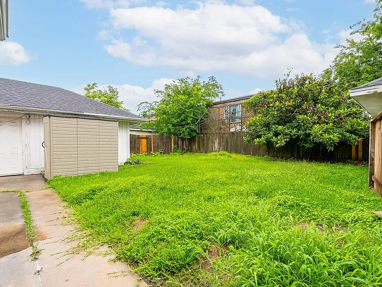 8819 Hazen St — Photo 4