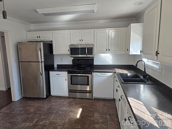 5th image of 4904 West St