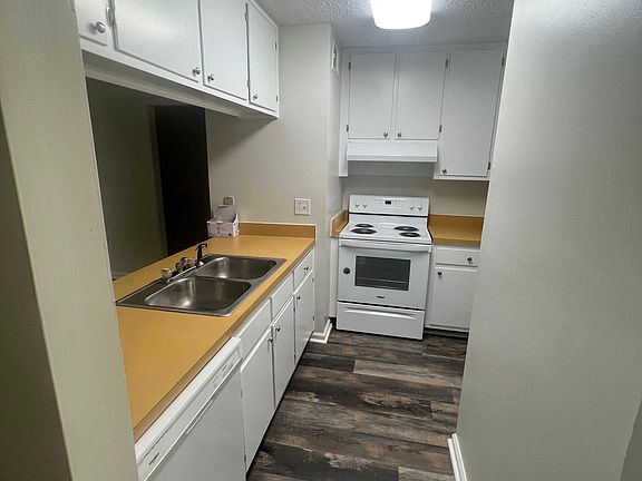 2nd image of 1858 Nicklaus Ct APT D