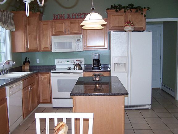 kitchen w/granite