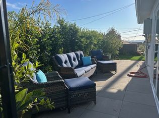 3207 1/2 Scott Rd, Burbank, CA 91504