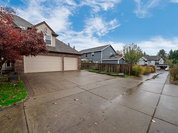 3rd image of 4781 NE Wrenwood Ln