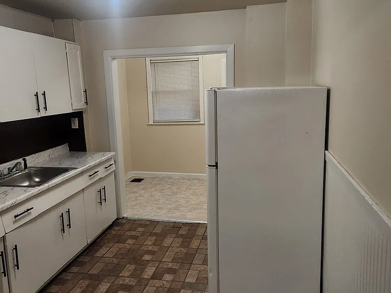 678 1/2 Columbia Ave #2 — Photo 4