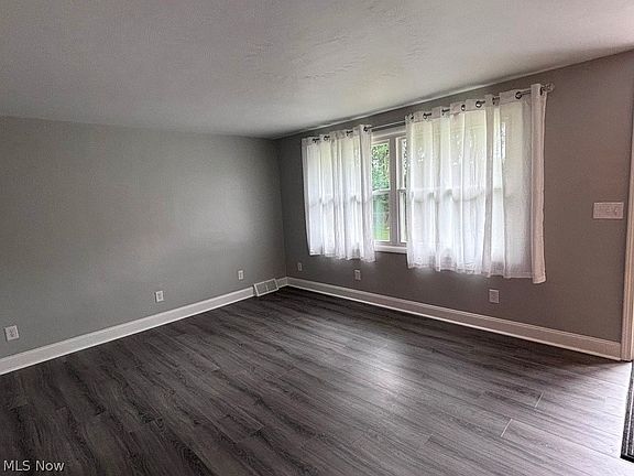 3rd image of 213 Saint Ann Way
