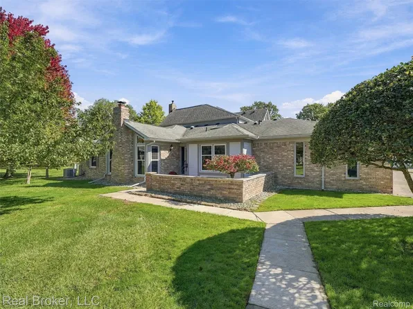 14745 Mystic Ct, Shelby Township, MI 48315