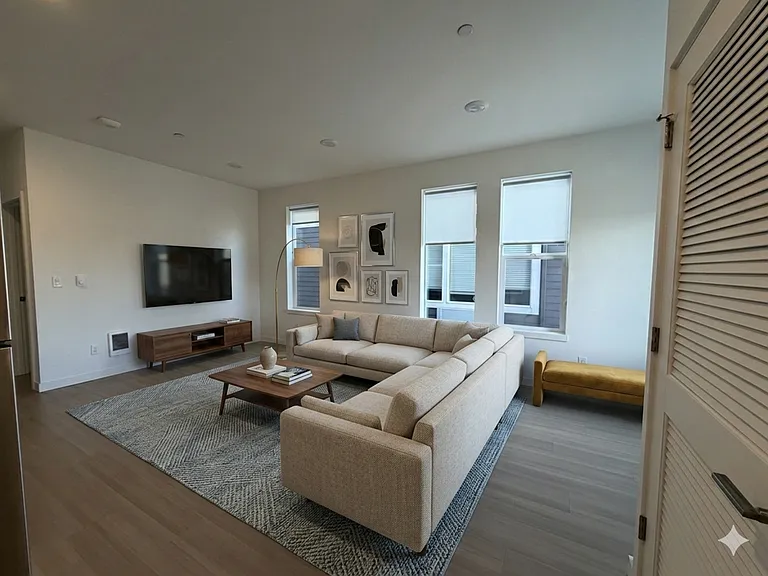 Greenwich Ave Apartments — Photo 31