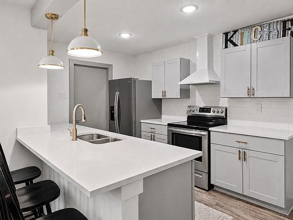 Shaker Cabinets, Quartz Countertops, stainless steel appliances.