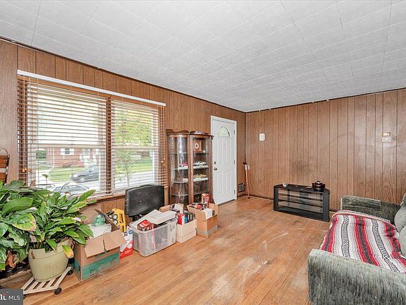 3rd image of 9813 Braddock Rd