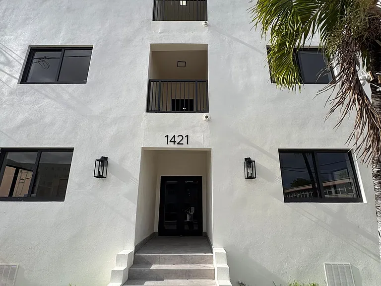 1421 SW 7th St #1 — Photo 8
