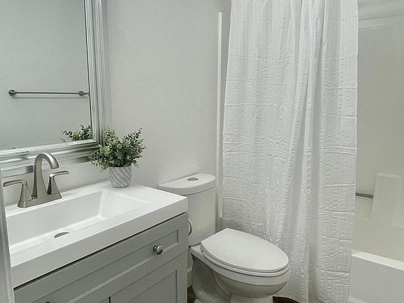 2nd image of 4246 42nd St APT 5
