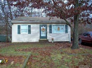 30 Oak Dr, Riverhead, NY 11901