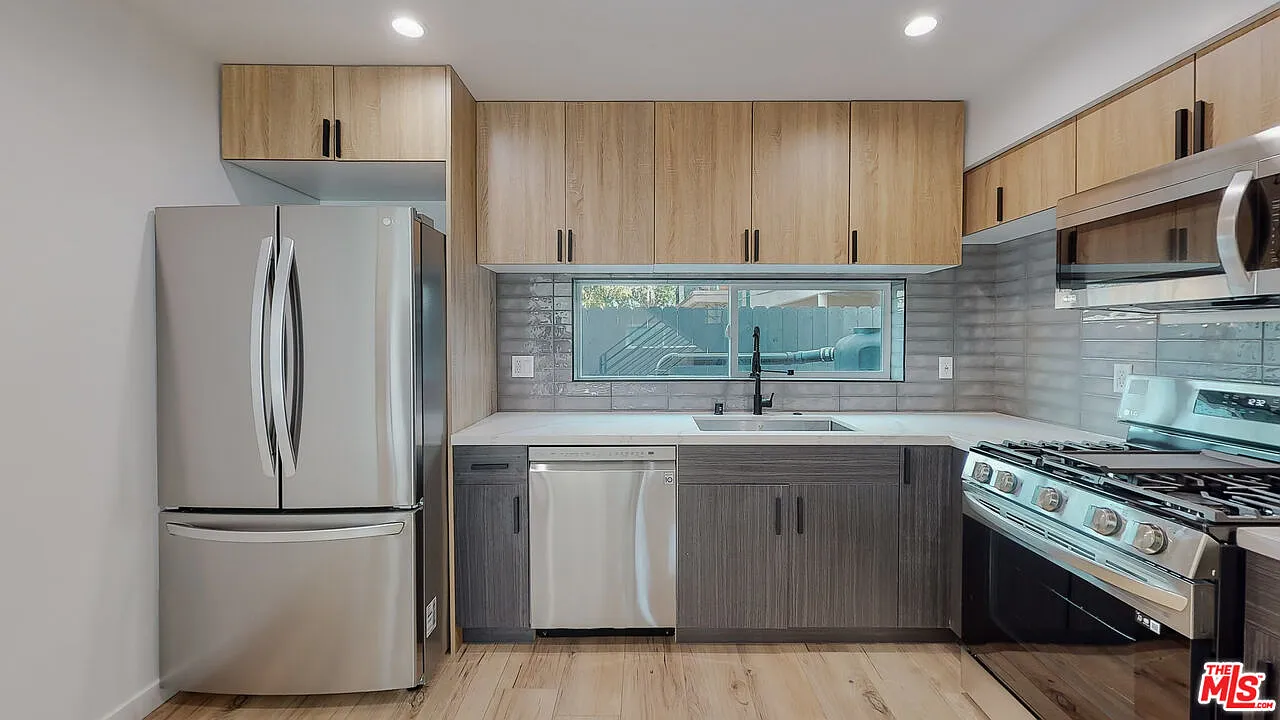 2 bed, 2.5 bath, 1000 sqft, $2,841 — Photo 3