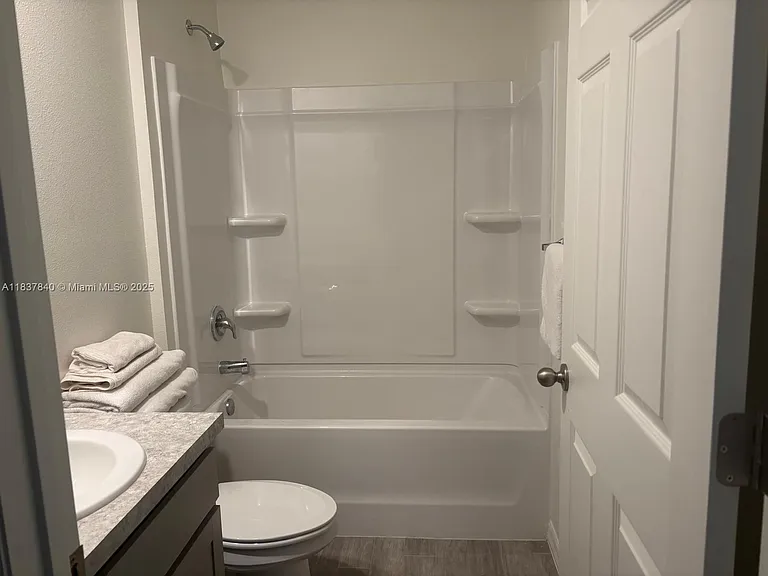 1073 SW Eureka Ave — Photo 22