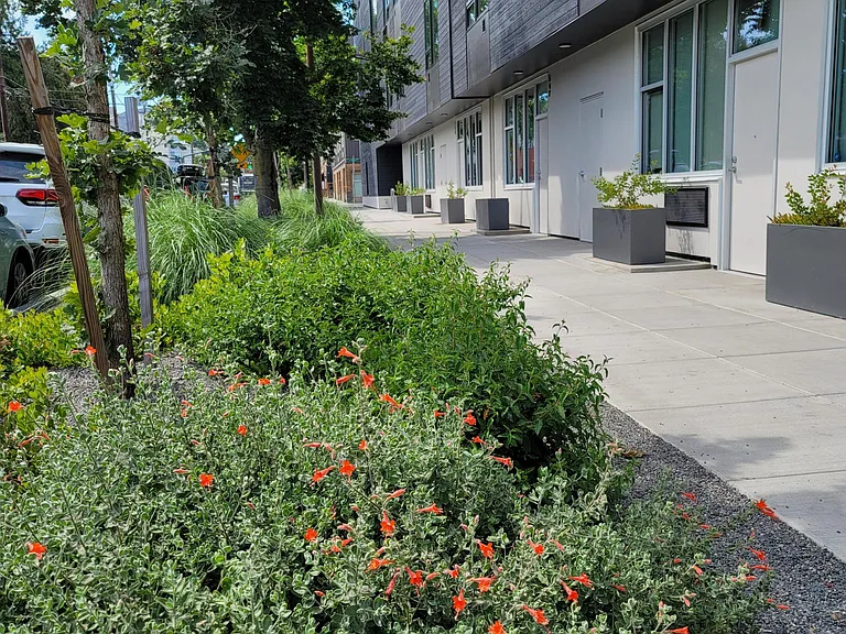 505 Dekum Apartments — Photo 16