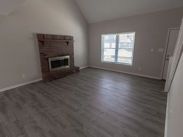 1923 Mirtle Grove Ct — Photo 4