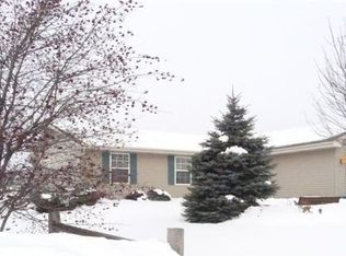 402 Prairie Hill Way, Waterford, WI 53185