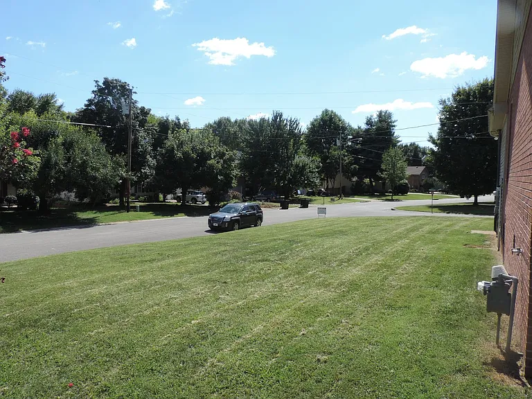 306 Wedgewood Ct — Photo 23