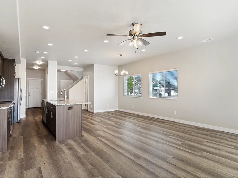 2977 S 3525 W — Photo 9
