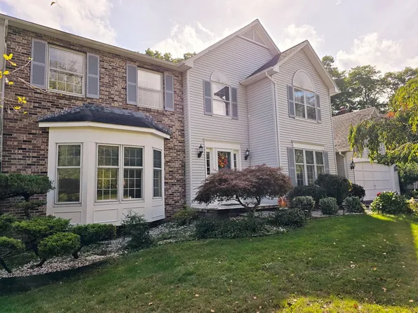 41 Branchbrook Dr, Henrietta, NY 14467