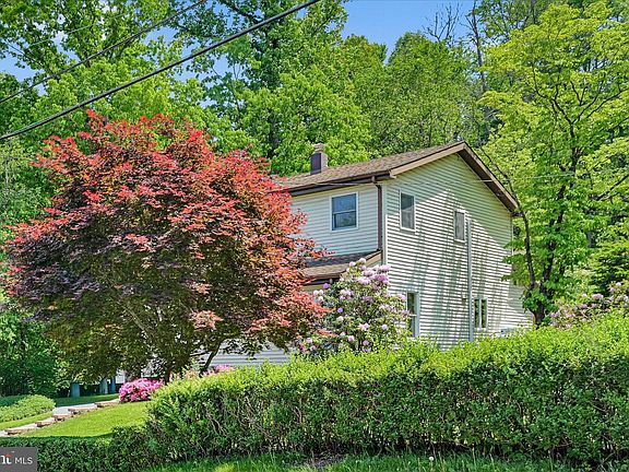 5th image of 990 Mount Wilson Rd