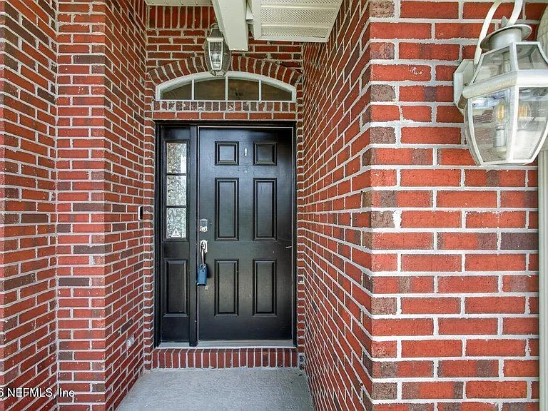 1634 Majestic View Ln — Photo 3