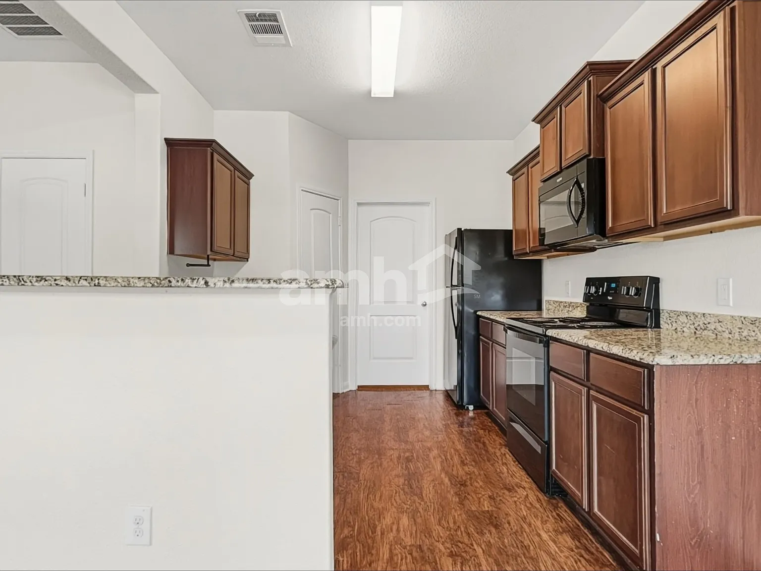 4 bed, 2.5 bath, 2170 sqft, $2,430 — Photo 4
