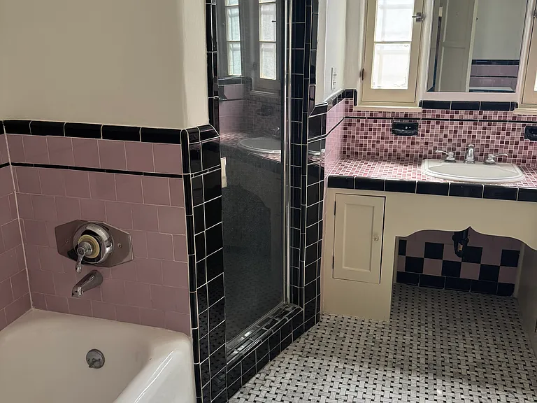 7940 Blackburn Ave #7940 — Photo 18