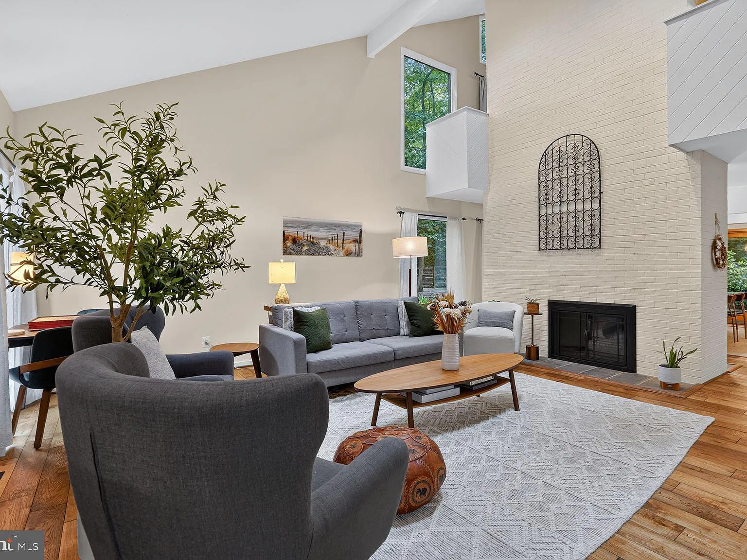 4 bed, 3.5 bath, 4282 sqft, $6,700 — Photo 4