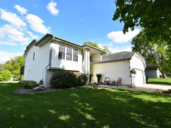 236 Gerken Dr, Zumbrota, MN 55992