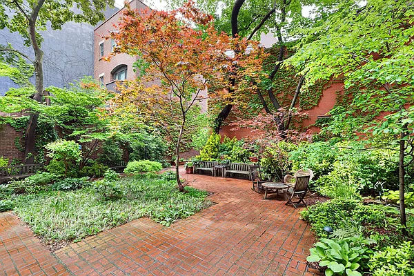 Sold by Compass | media 27