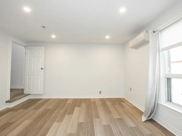 204 Sanford Ave S #L282H2 — Photo 3